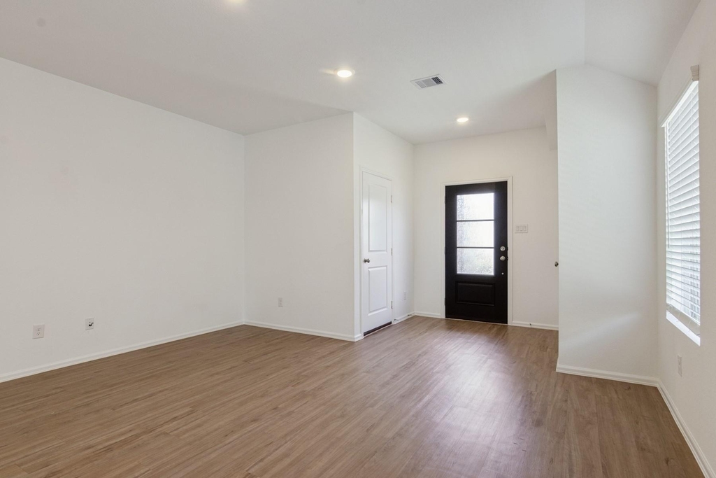 1950 Barrett Gables Drive - Photo 3