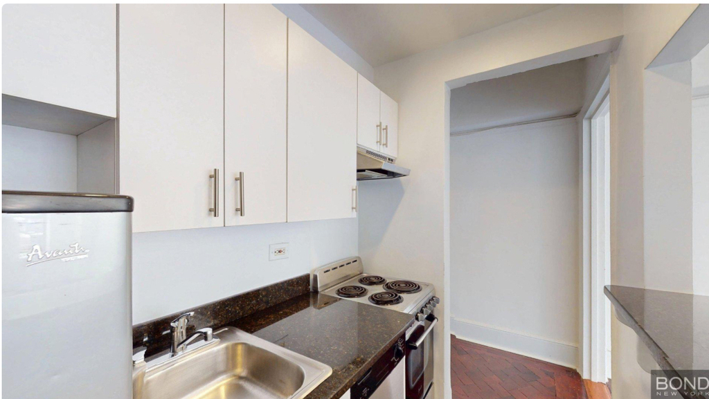 West 73rd Street - Photo 1