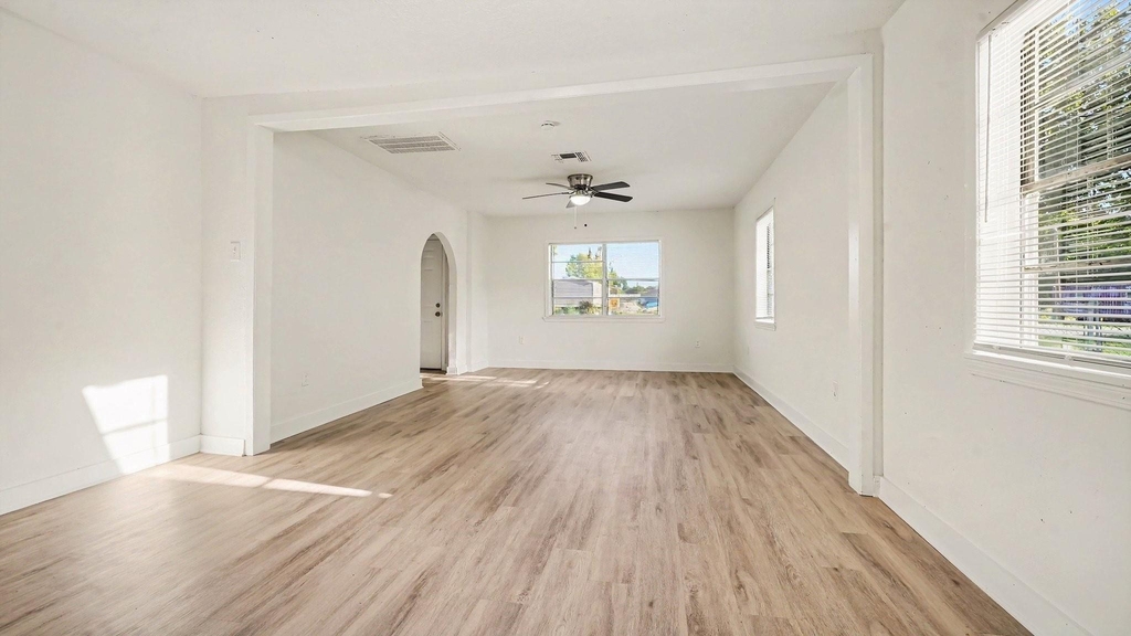 654 Ridge Drive - Photo 3