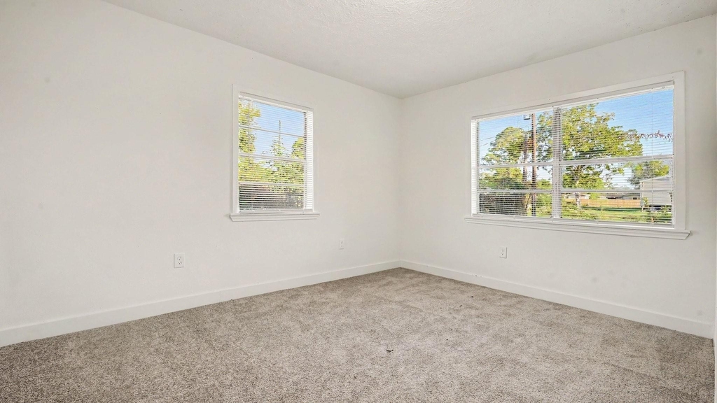 654 Ridge Drive - Photo 14