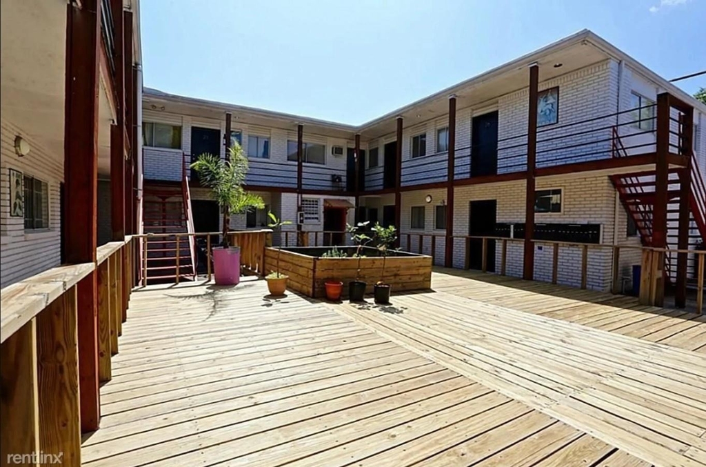 4921 Crawford Street - Photo 3