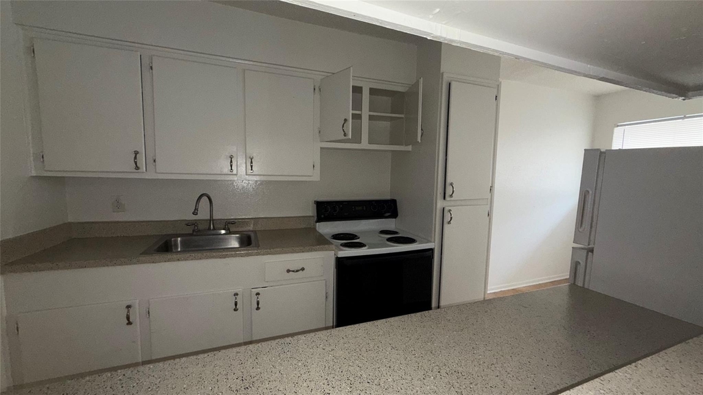 4921 Crawford Street - Photo 4
