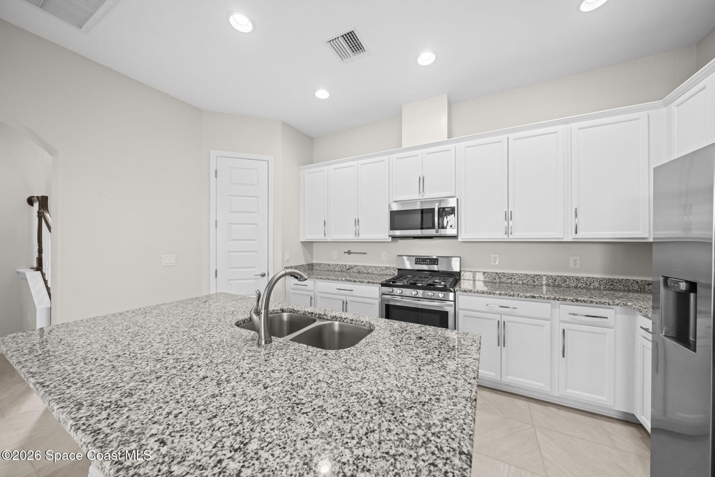 8008 Gullen Drive - Photo 5