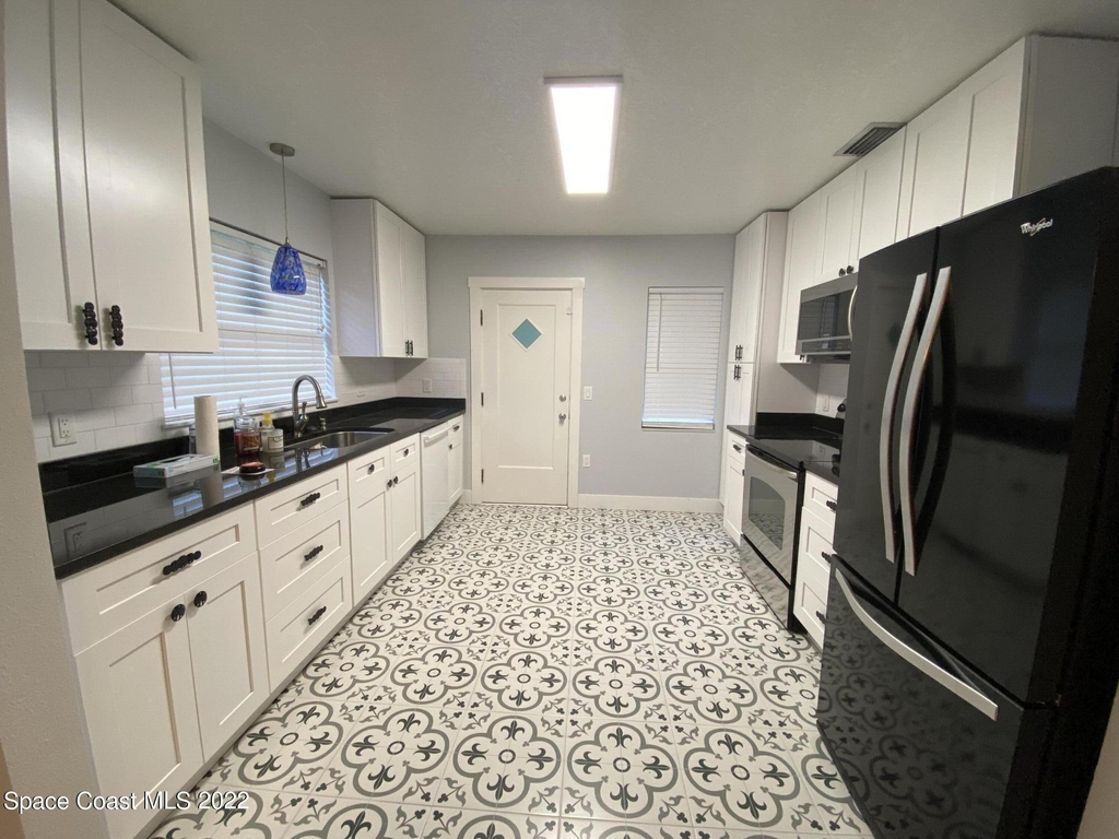 1136 Indian River Avenue - Photo 5