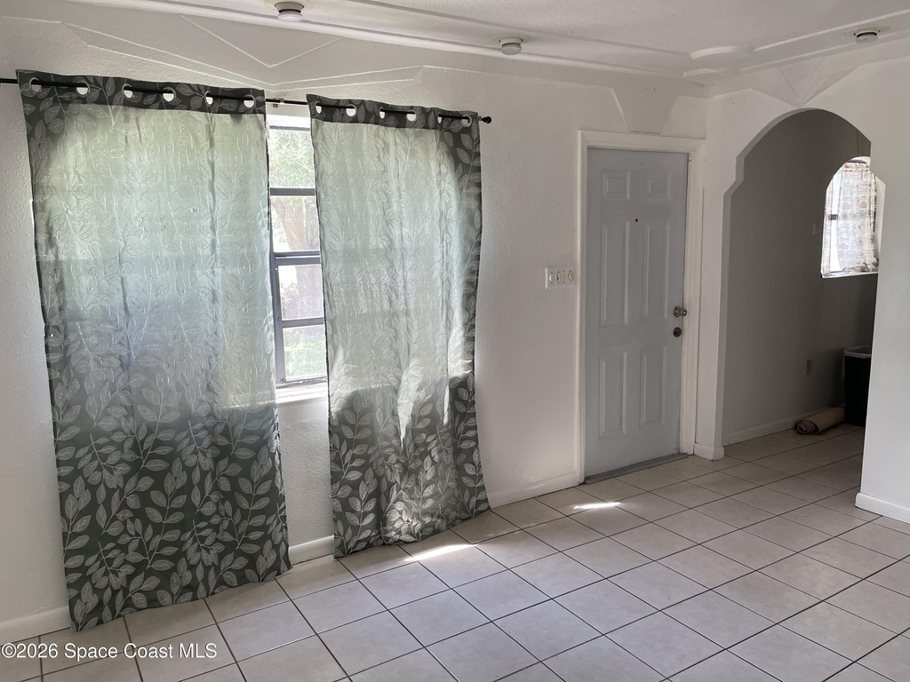 2245 Saint Swithin Lane - Photo 5