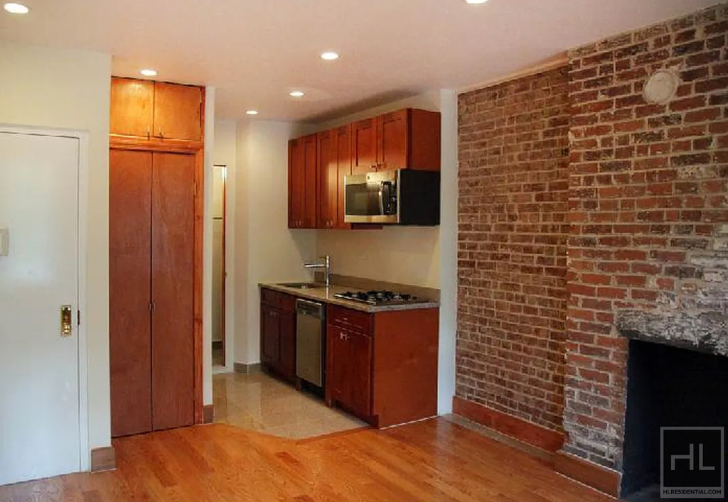 East 3 Street - Photo 2