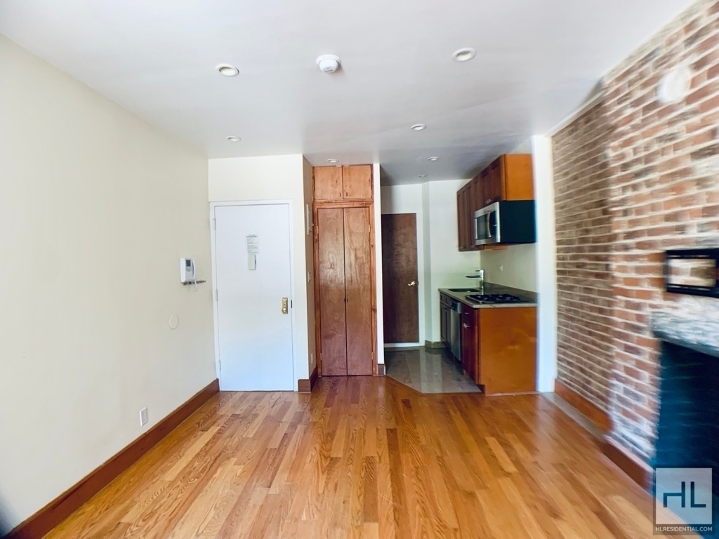 East 3 Street - Photo 4