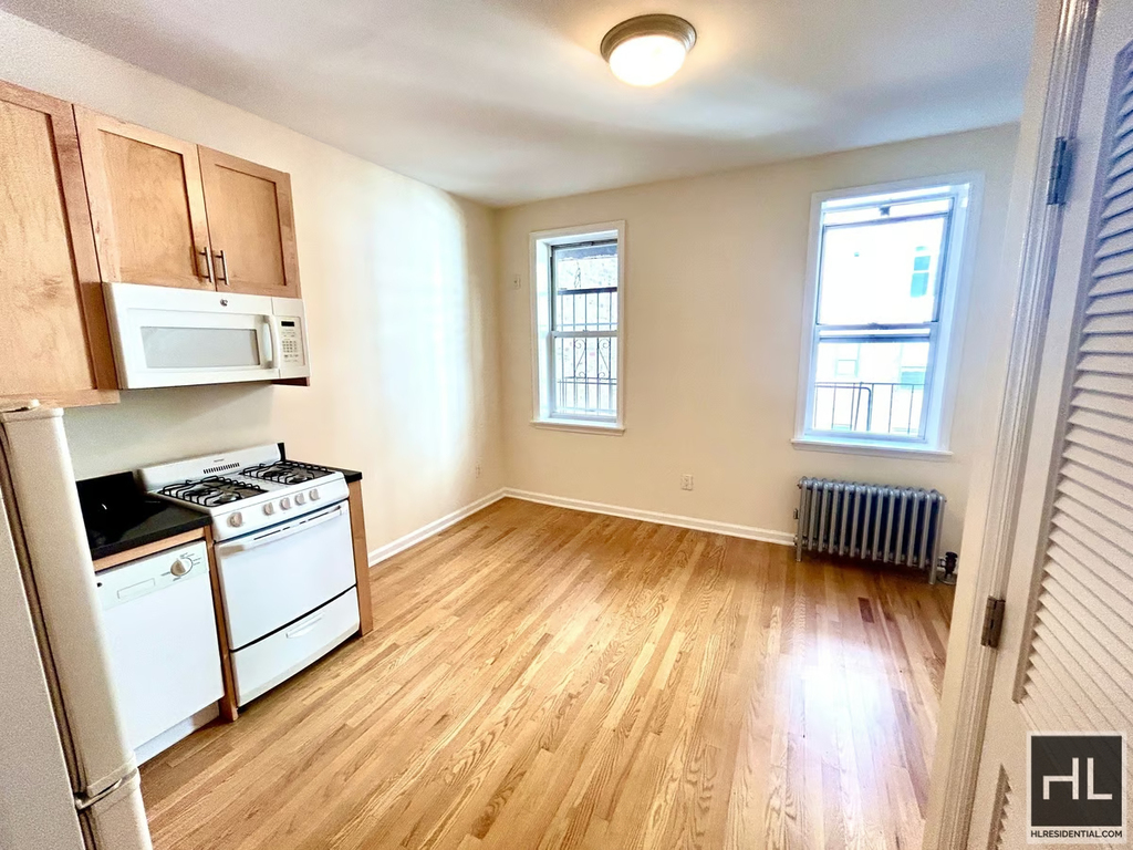 East 89 Street - Photo 0