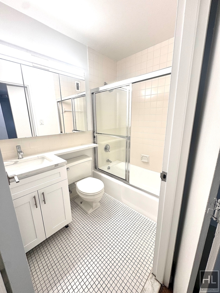 East 71st Street - Photo 4