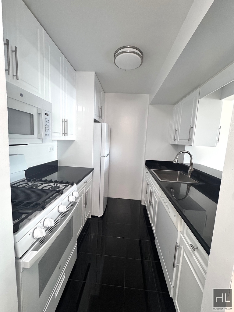 East 71st Street - Photo 3