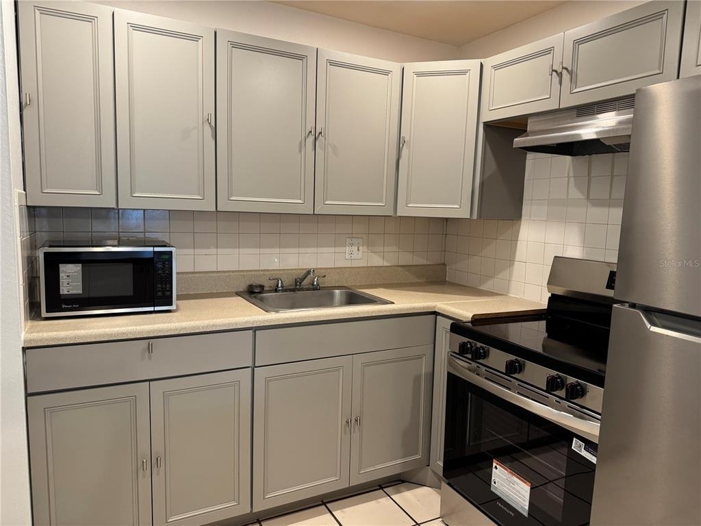 2501 Harn Boulevard - Photo 2
