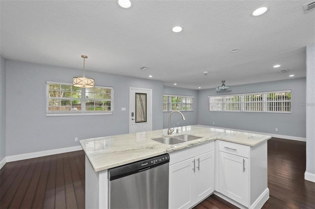 1520 S Church Avenue - Photo 8
