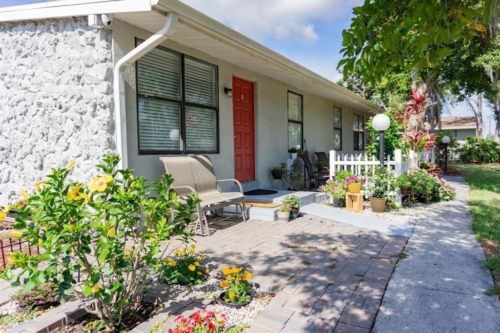 1400 Strawberry Place - Photo 0