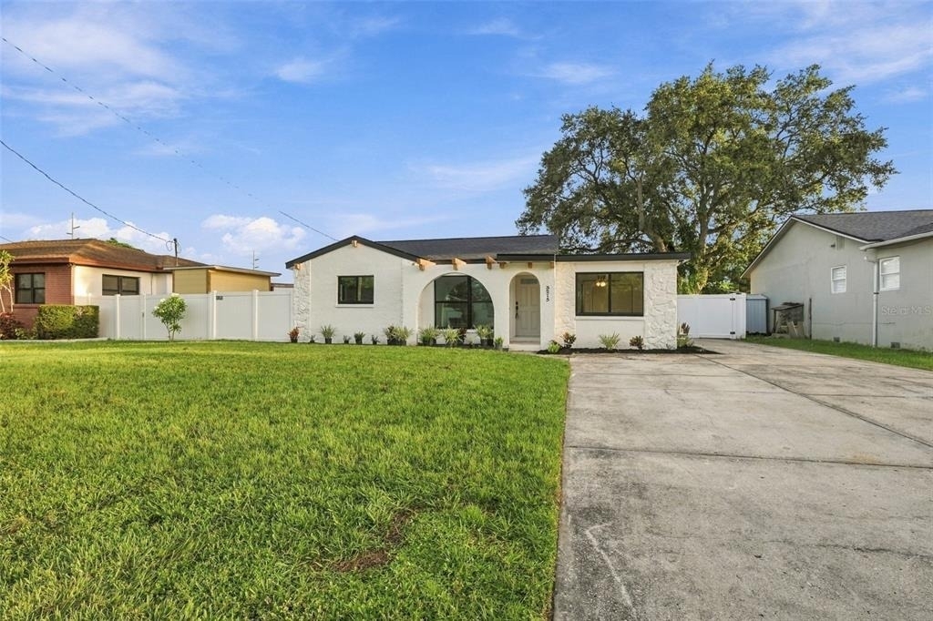 3215 W Dewey Street - Photo 1