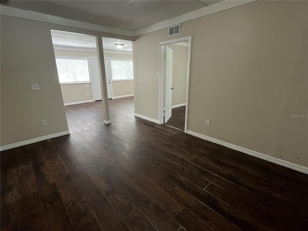 1103 Ne 9th Avenue - Photo 2