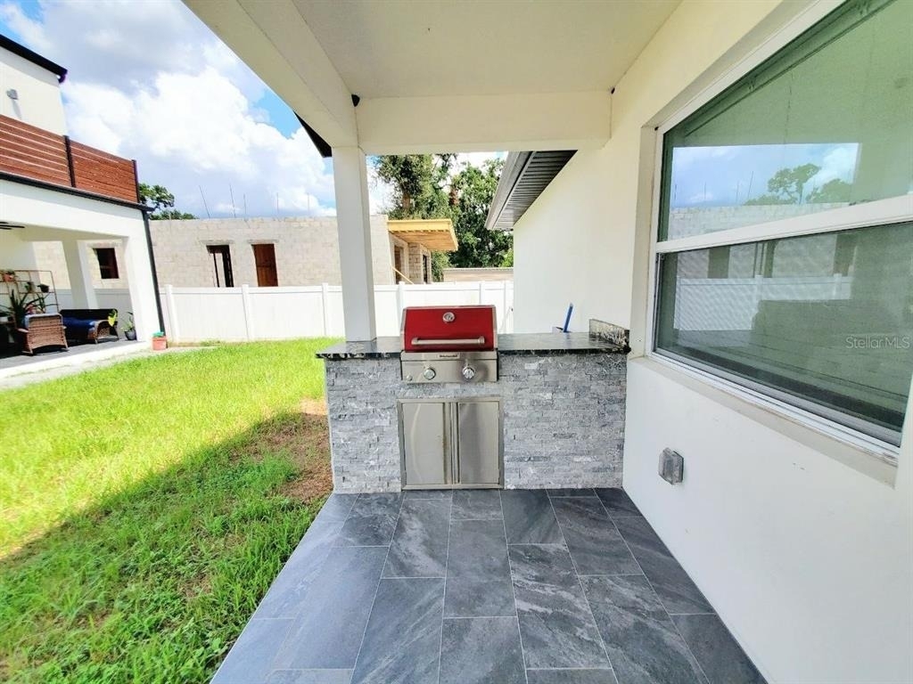 922 W Knollwood Street - Photo 3