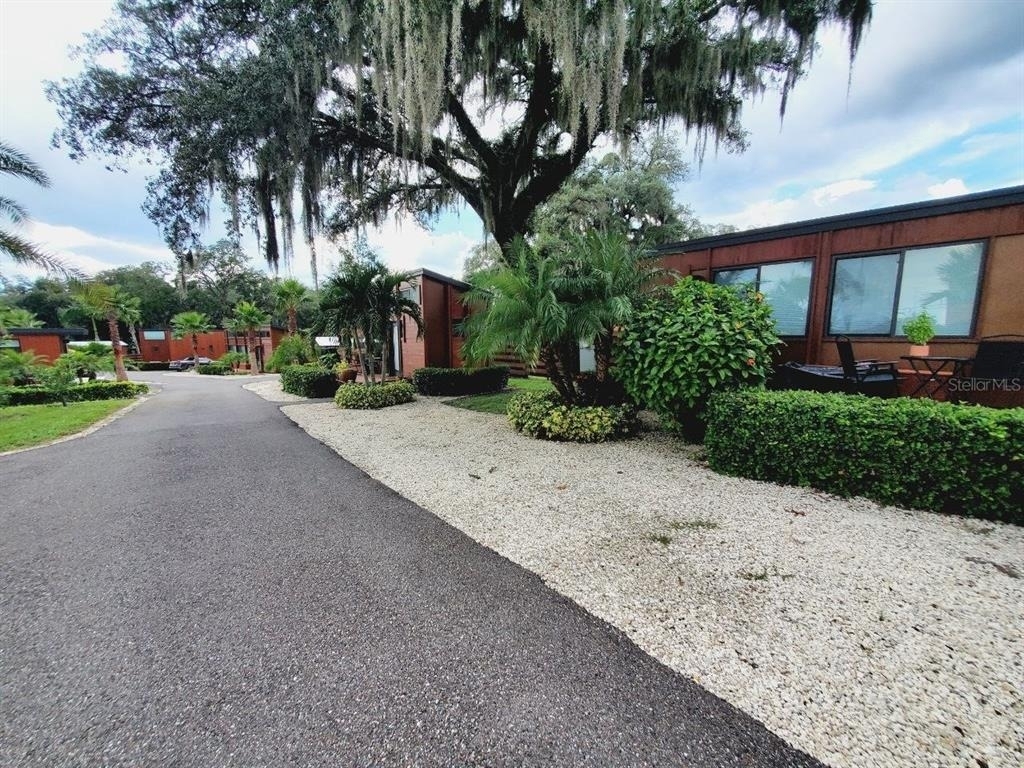 11008 N Us Highway 301 - Photo 1