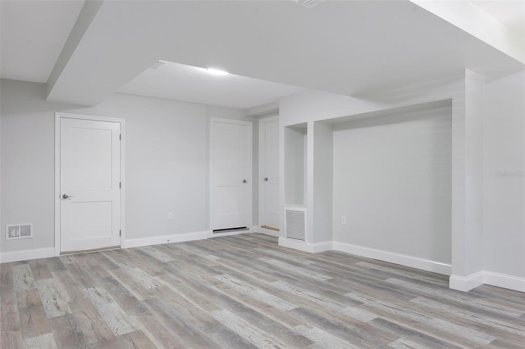 8180 42nd Street N - Photo 16