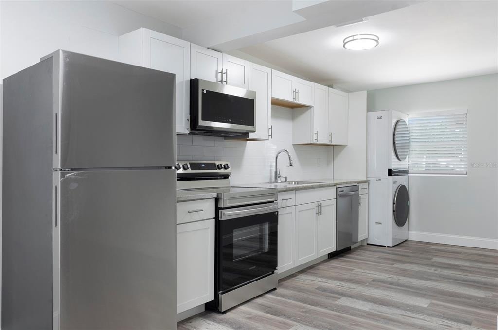 8180 42nd Street N - Photo 3