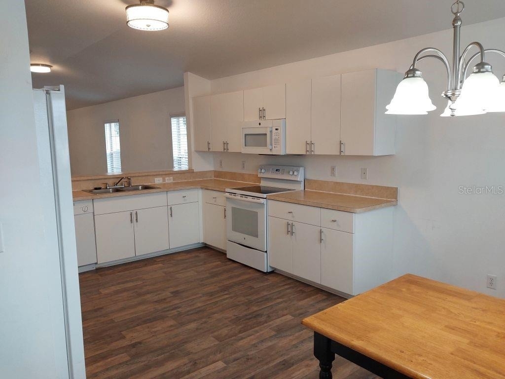 557 Windermere Drive - Photo 4