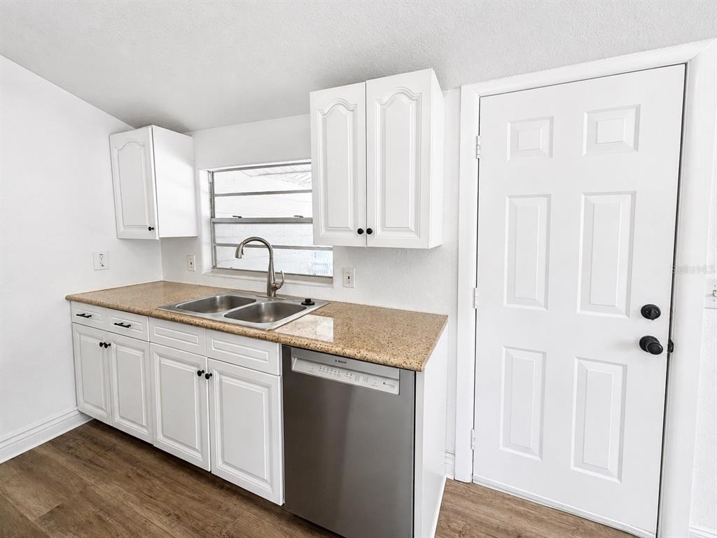 2310 S Shine Avenue - Photo 20