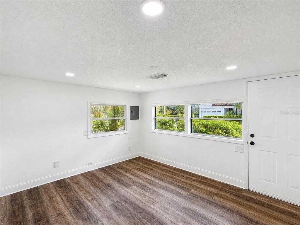 2310 S Shine Avenue - Photo 17