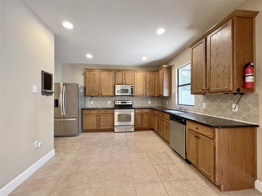 2532 Glenridge Circle - Photo 7