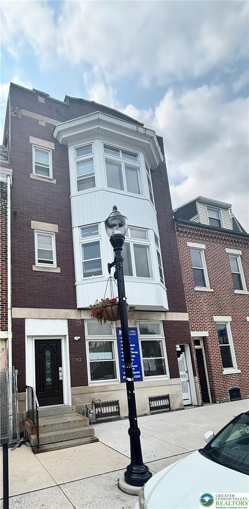 1142 W Hamilton Street - Photo 0