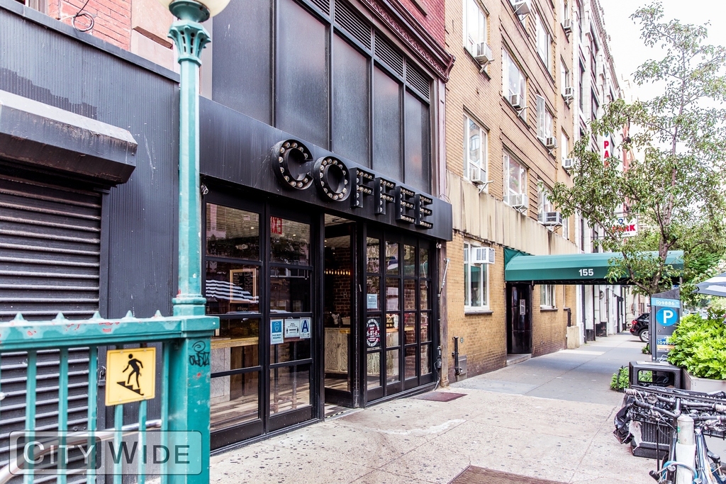 340 East 53rd Street - Photo 5
