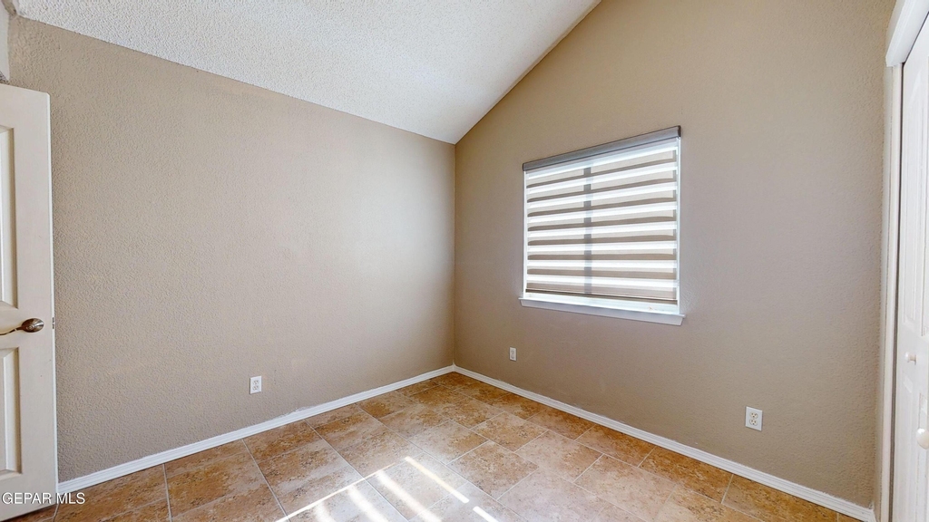 7580 Plaza Taurina Drive - Photo 16