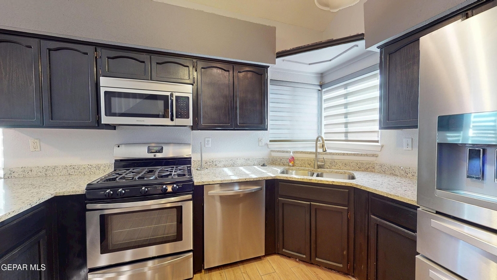 7580 Plaza Taurina Drive - Photo 9
