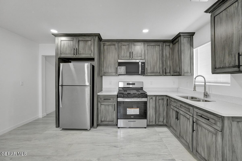 1107 Myrtle Avenue - Photo 2