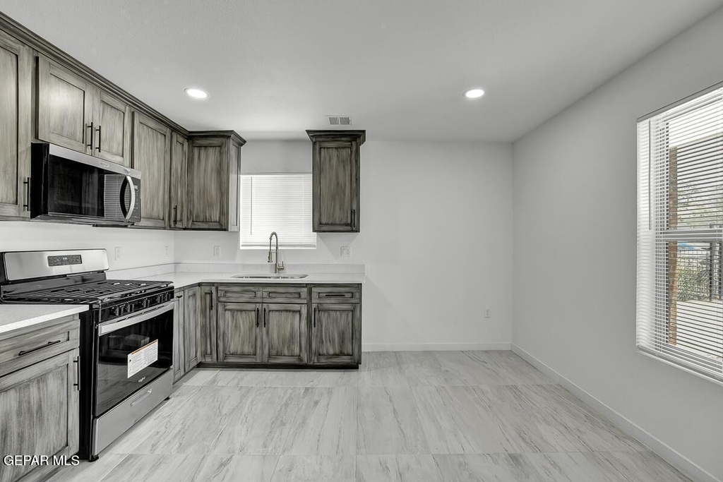 1107 Myrtle Avenue - Photo 3