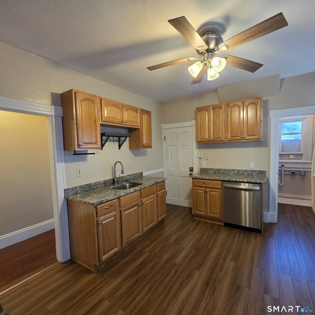 142 Oakland Terrace - Photo 0