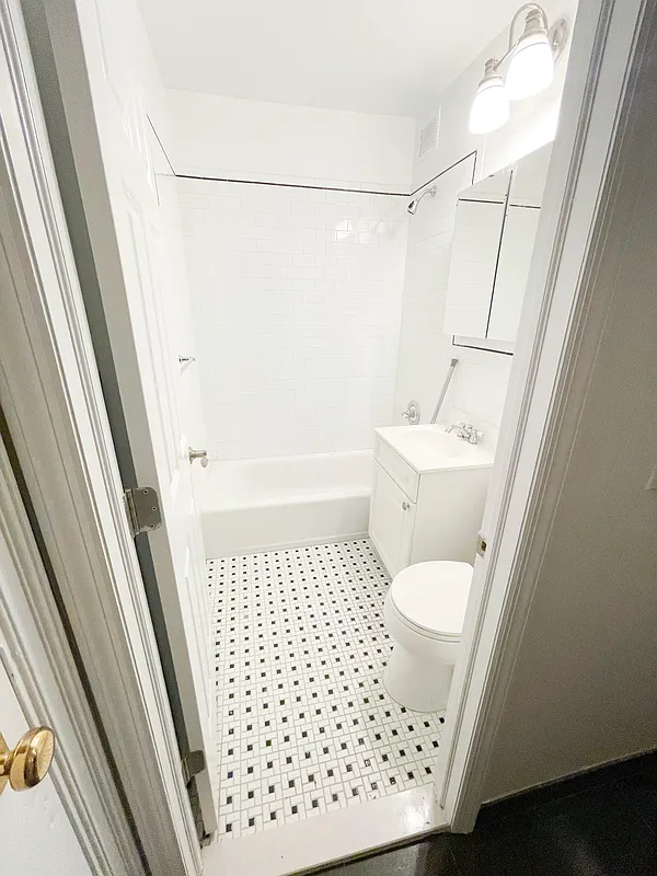 East 84th Street - Photo 6