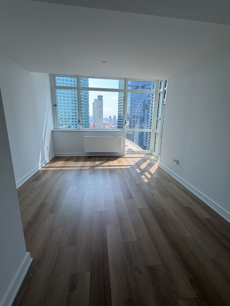 Crescent Street & 43rd Avenue - Photo 13