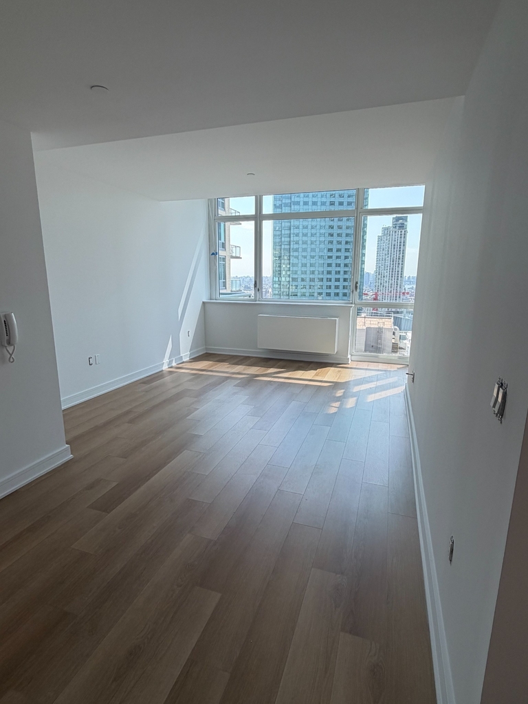 Crescent Street & 43rd Avenue - Photo 11