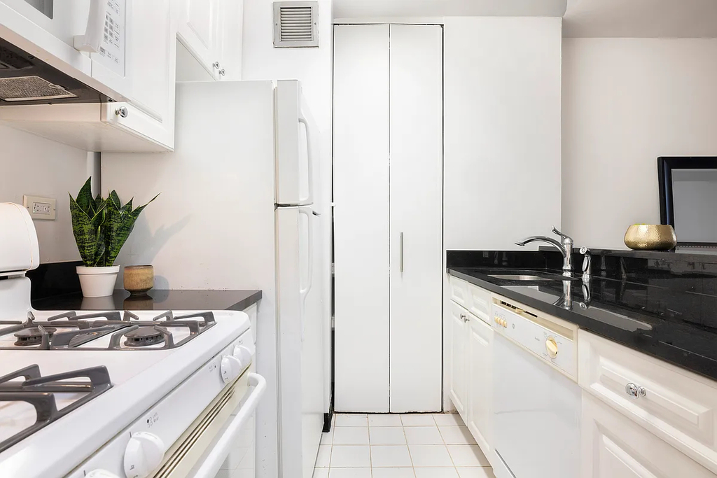 230 West 55th Street - Photo 1