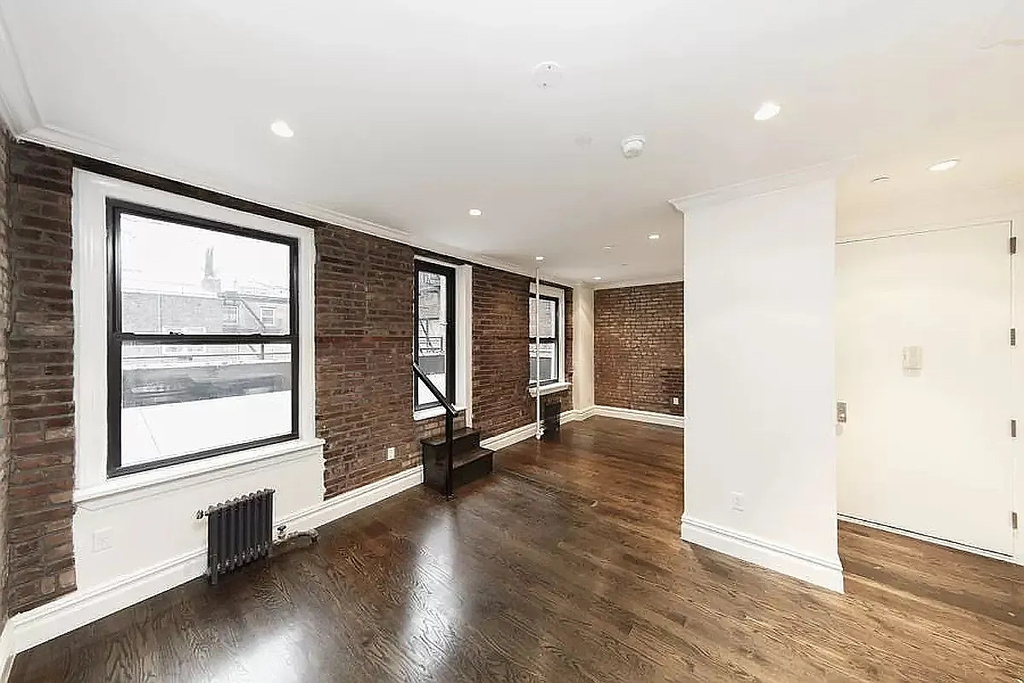 222 East 12th Street - Photo 2