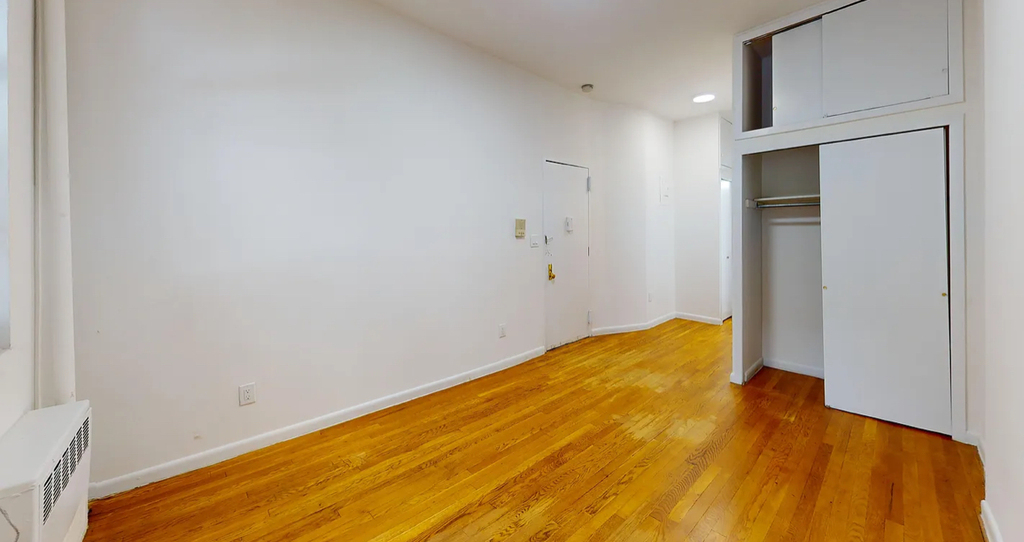 East 74th Street - Photo 3