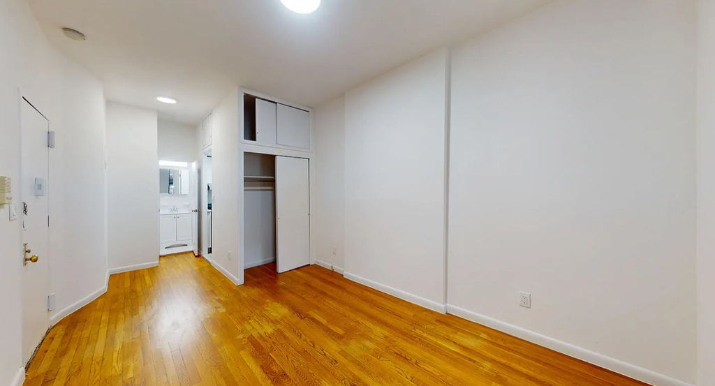East 74th Street - Photo 2