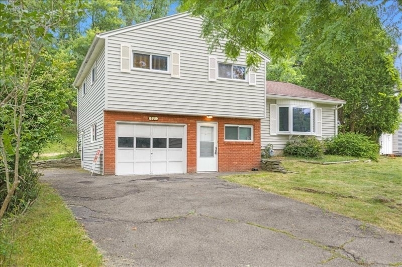 821 Country Club Road - Photo 23