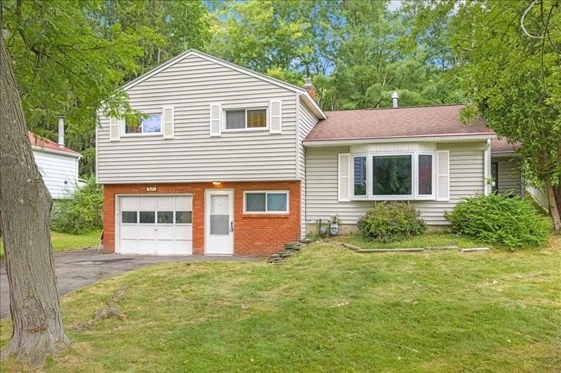 821 Country Club Road - Photo 0