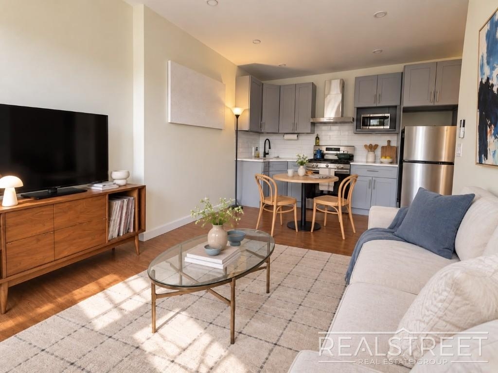 63 Ralph Avenue - Photo 2