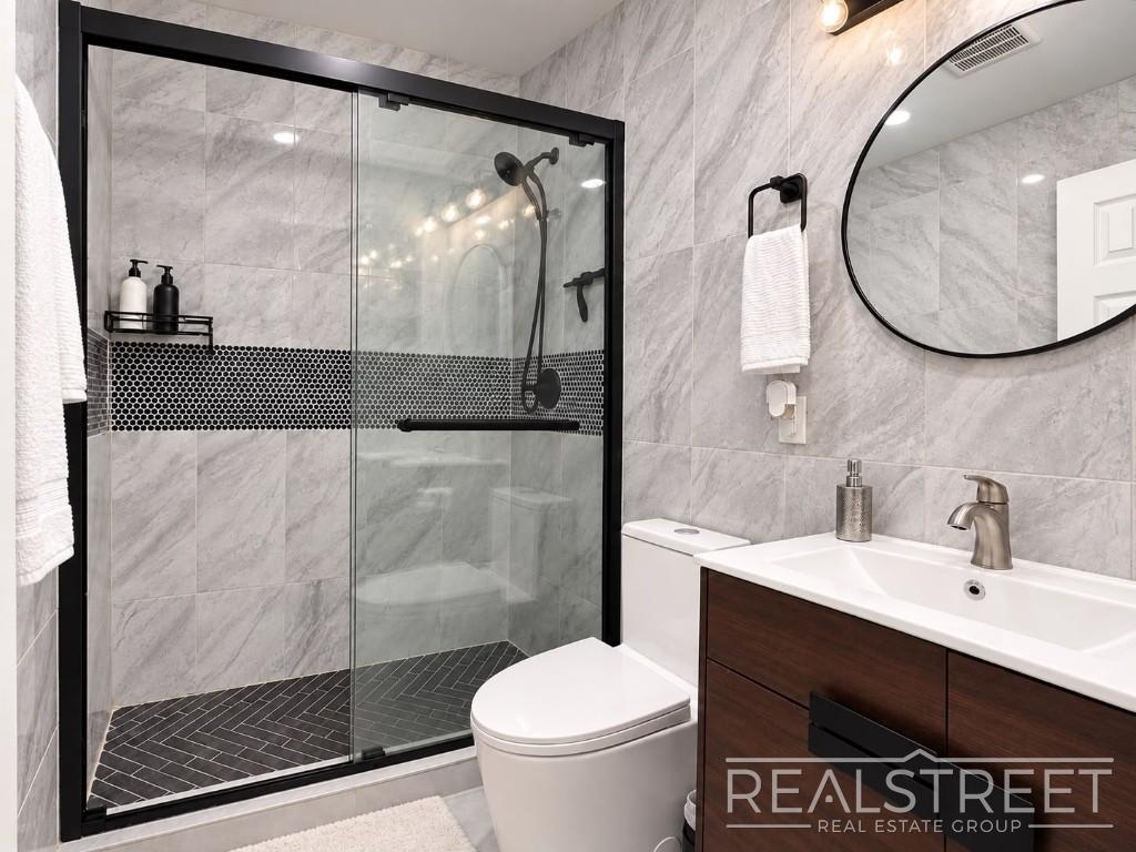 63 Ralph Avenue - Photo 10