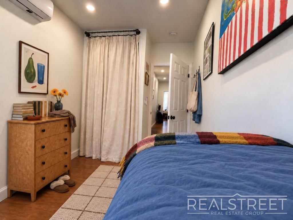 63 Ralph Avenue - Photo 8