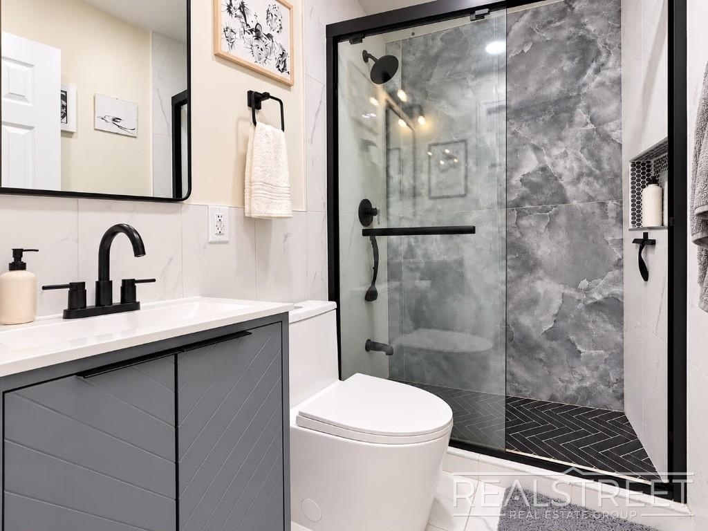 63 Ralph Avenue - Photo 9