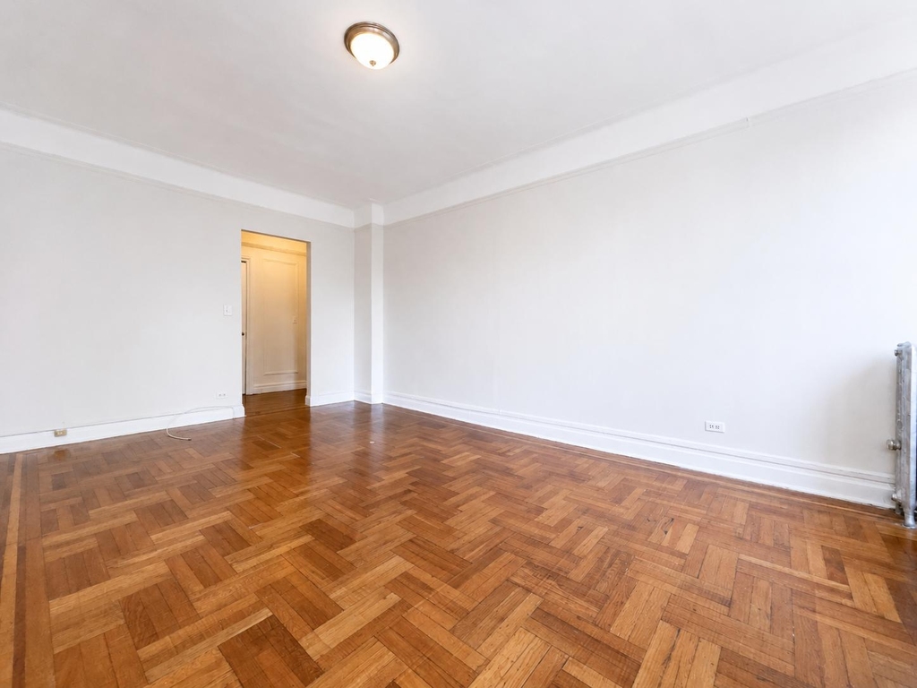 108 Park Terrace East - Photo 1