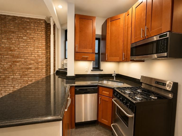 Mott Street - Photo 3