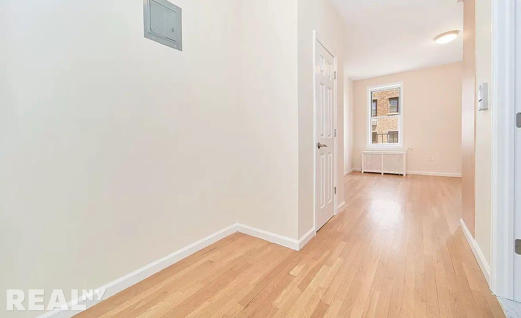 E 89th St - Photo 4